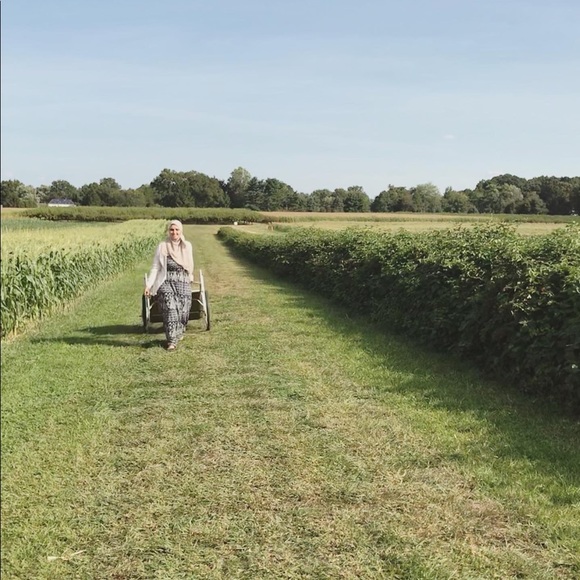 Meet your Posher, Mona - Picture 1 of 1